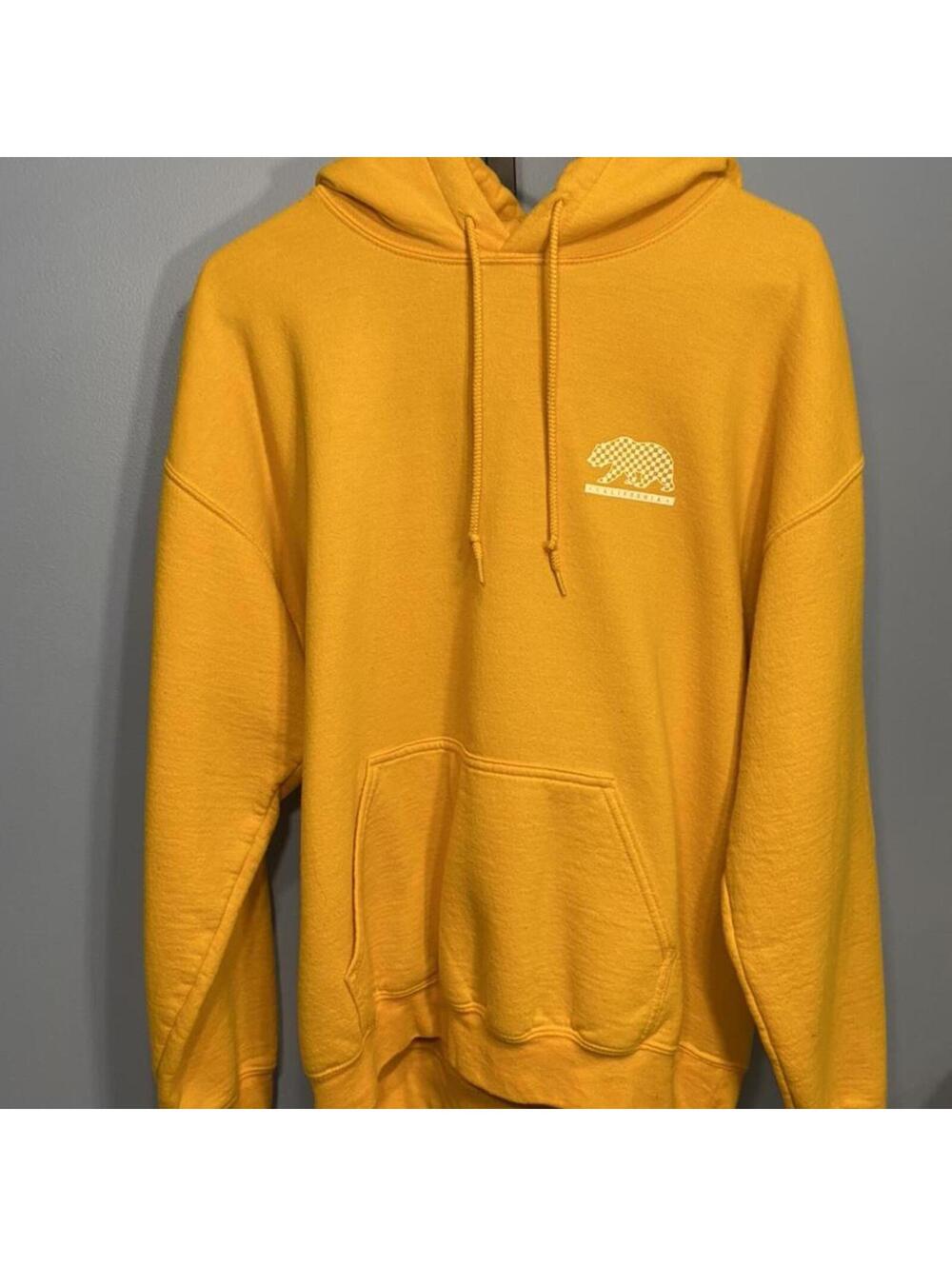 Men’s Yellow California Hoodie with checkered sleeve Size Large